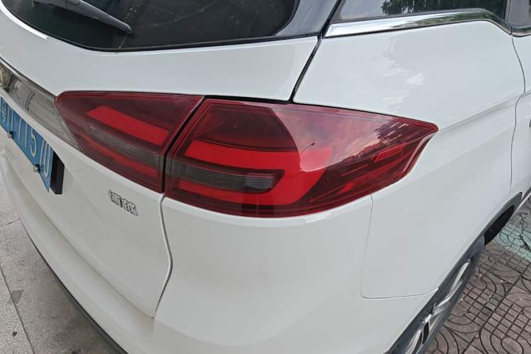 Used Geely Auto Emgrand X7 Sport 2020 1.8TD DCT Two-Wheel Drive Smart Connect 4G-Enabled Version Right Rear Taillight