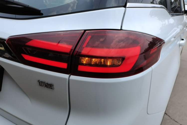Used Geely Auto Emgrand X7 Sport 2020 1.8TD DCT Two-Wheel Drive Smart Connect 4G-Enabled Version Right Rear Taillight