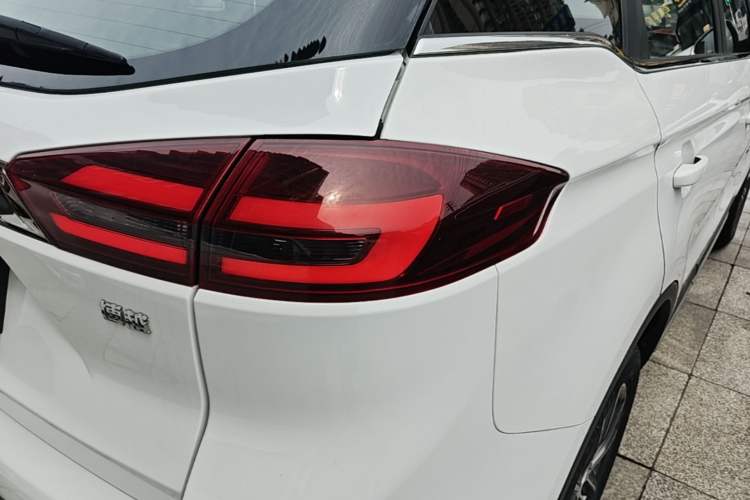 Used Geely Auto Emgrand X7 Sport 2020 1.8TD DCT Two-Wheel Drive Smart Connect 4G-Enabled Version Right Rear Taillight