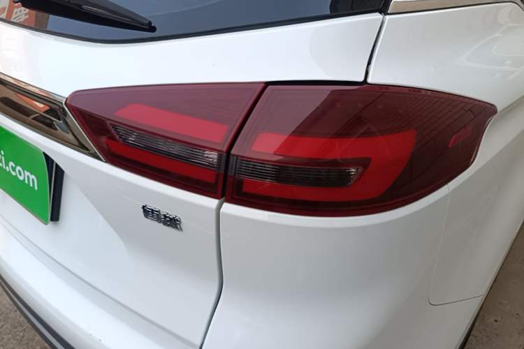 Used Geely Auto Emgrand X7 Sport 2020 1.8TD DCT Two-Wheel Drive Smart Connect 4G-Enabled Version Right Rear Taillight