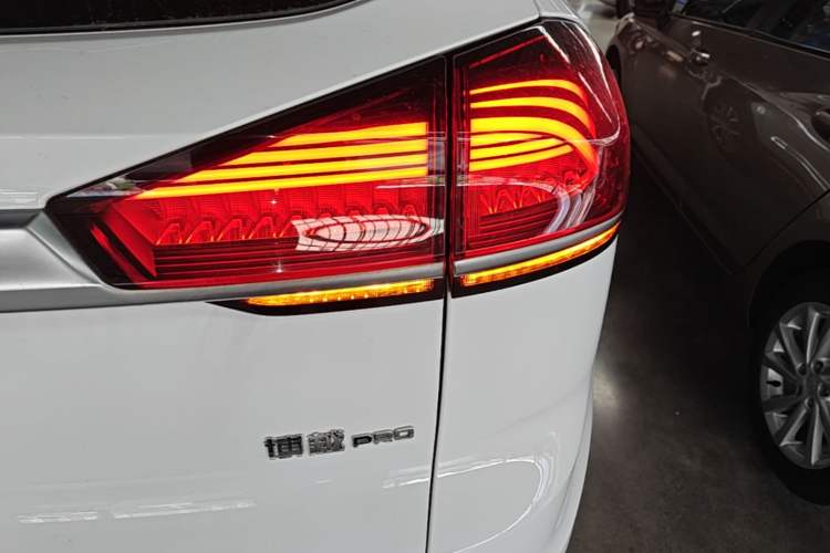 Used Geely Auto Emgrand X7 Sport 2020 1.8TD DCT Smart Connect PRO Right Rear Taillight