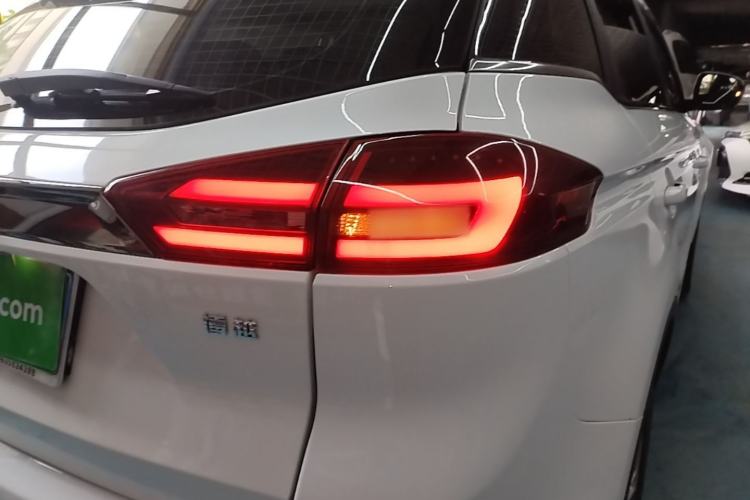 Used Geely Auto Emgrand X7 Sport 2020 1.8TD DCT Two-Wheel Drive Smart Connect 4G-Enabled Version Right Rear Taillight