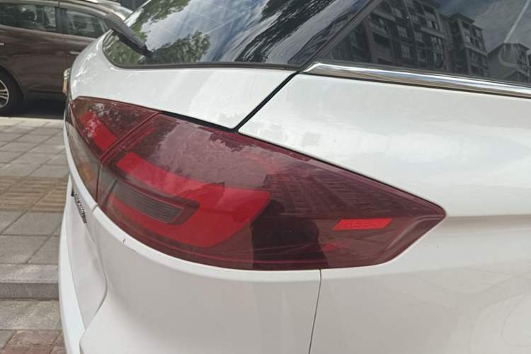 Used Geely Auto Emgrand X7 Sport 2020 1.8TD DCT Two-Wheel Drive Smart Connect 4G-Enabled Version Right Rear Taillight