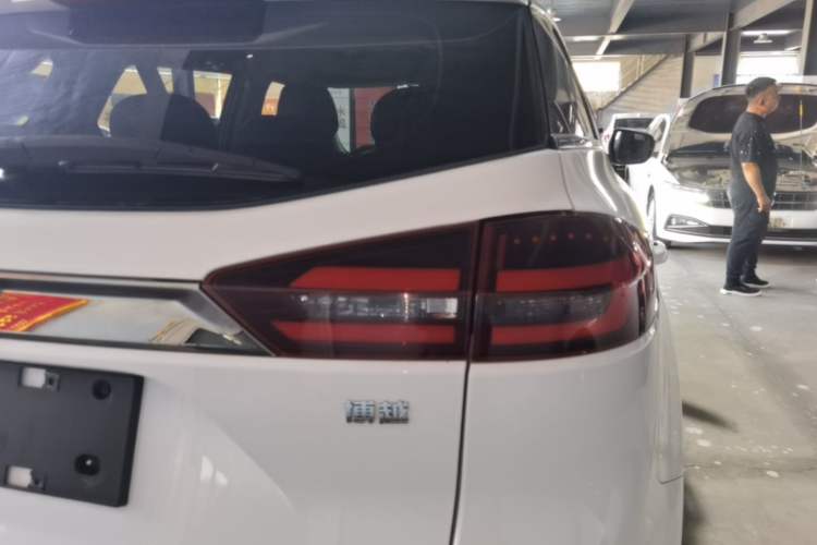 Used Geely Auto Emgrand X7 Sport 2020 1.8TD DCT Two-Wheel Drive Smart Connect 4G-Enabled Version Right Rear Taillight