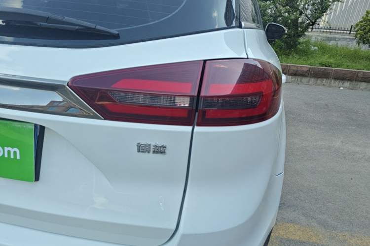 Used Geely Auto Emgrand X7 Sport 2020 1.8TD DCT Two-Wheel Drive Smart Connect 4G-Enabled Version Right Rear Taillight