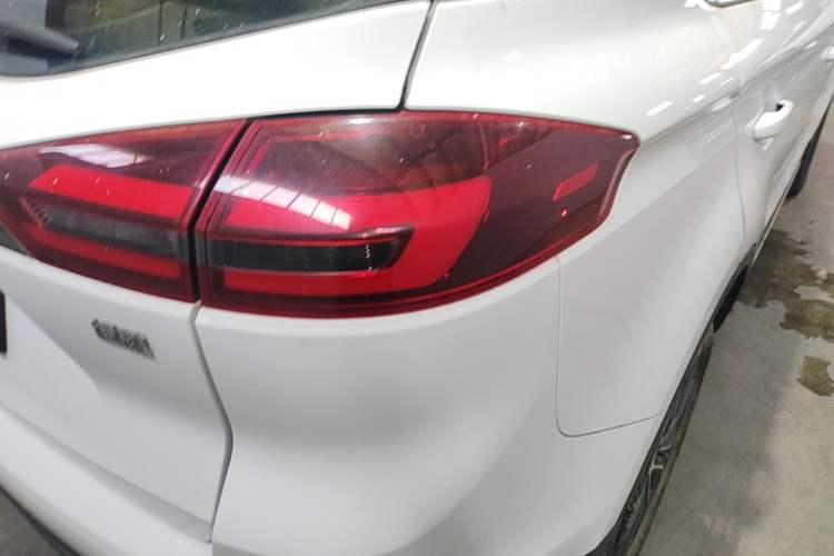 Used Geely Auto Emgrand X7 Sport 2020 1.8TD DCT Two-Wheel Drive Smart Connect 4G-Enabled Version Right Rear Taillight