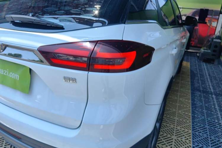 Used Geely Auto Emgrand X7 Sport 2020 1.8TD DCT Two-Wheel Drive Smart Connect 4G-Enabled Version Right Rear Taillight