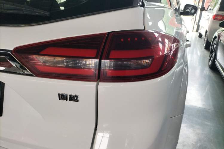 Used Geely Auto Emgrand X7 Sport 2020 1.8TD DCT Two-Wheel Drive Smart Connect 4G-Enabled Version Right Rear Taillight