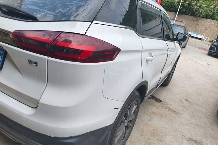 Used Geely Auto Emgrand X7 Sport 2020 1.8TD DCT Two-Wheel Drive Smart Connect 4G-Enabled Version Right Rear Taillight