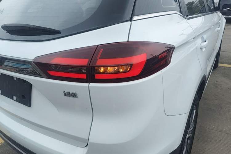 Used Geely Auto Emgrand X7 Sport 2020 1.8TD Manual Two-Wheel Drive Zhiya Model Right Rear Taillight