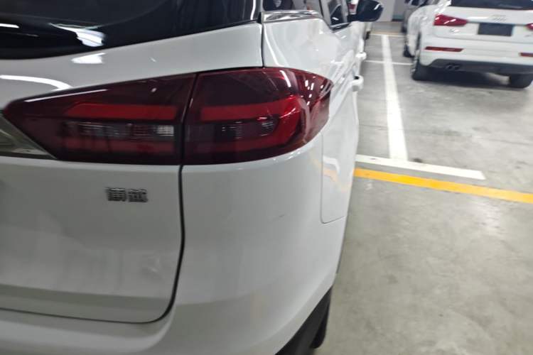 Used Geely Auto Emgrand X7 Sport 2020 1.8TD DCT Two-Wheel Drive Smart Connect 4G-Enabled Version Right Rear Taillight