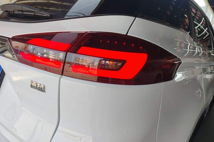 Used Geely Auto Emgrand X7 Sport 2020 1.8TD DCT Two-Wheel Drive Smart Connect 4G-Enabled Version Right Rear Taillight