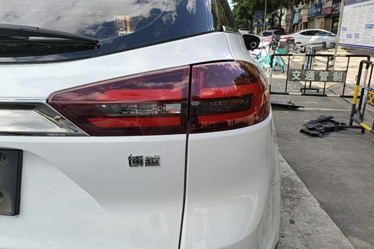 Used Geely Auto Emgrand X7 Sport 2020 1.8TD DCT Two-Wheel Drive Smart Connect 4G-Enabled Version Right Rear Taillight