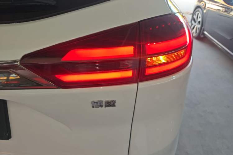 Used Geely Auto Emgrand X7 Sport 2020 1.8TD DCT Two-Wheel Drive Zhiya Model Right Rear Taillight