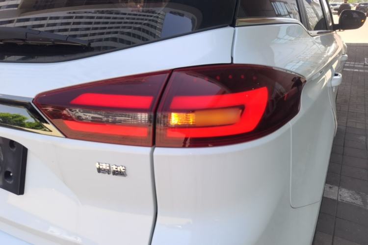 Used Geely Auto Emgrand X7 Sport 2020 1.8TD DCT Two-Wheel Drive Smart Connect 4G-Enabled Version Right Rear Taillight