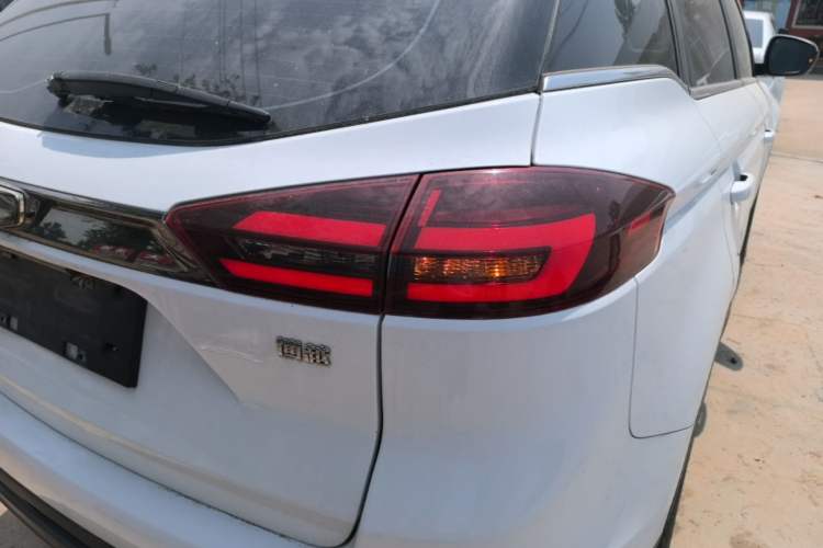Used Geely Auto Emgrand X7 Sport 2020 1.8TD DCT Two-Wheel Drive Smart Connect 4G-Enabled Version Right Rear Taillight