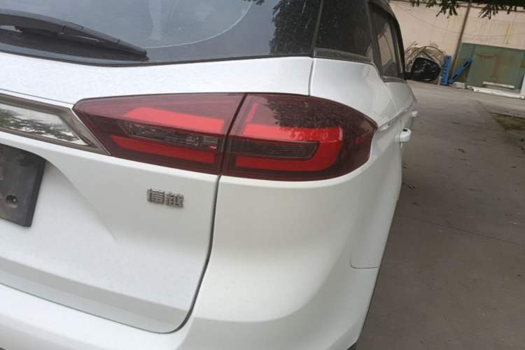 Used Geely Auto Emgrand X7 Sport 2020 1.8TD DCT Two-Wheel Drive Smart Connect 4G-Enabled Version Right Rear Taillight