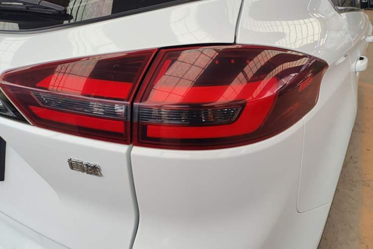 Used Geely Auto Emgrand X7 Sport 2020 1.8TD DCT Two-Wheel Drive Zhiya Model Right Rear Taillight