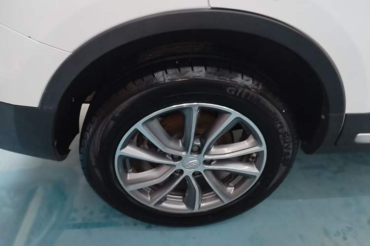Used Geely Auto Emgrand X7 Sport 2020 1.8TD DCT Two-Wheel Drive Smart Connect 4G-Enabled Version Right Rear Wheel Hub