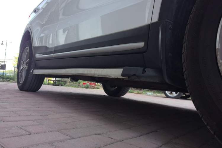 Used Geely Auto Emgrand X7 Sport 2020 1.8TD DCT Two-Wheel Drive Zhiya Model Right Side Sill