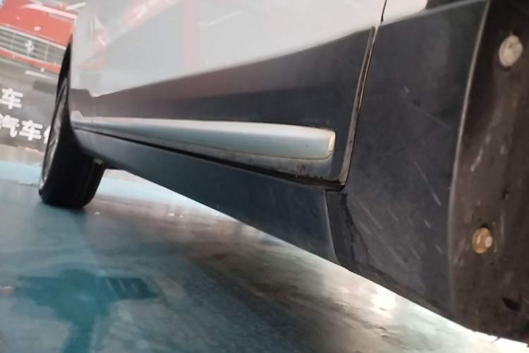 Used Geely Auto Emgrand X7 Sport 2020 1.8TD DCT Two-Wheel Drive Smart Connect 4G-Enabled Version Right Side Sill
