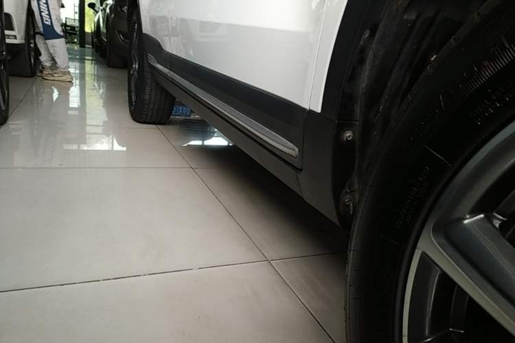 Used Geely Auto Emgrand X7 Sport 2020 1.8TD DCT Two-Wheel Drive Smart Connect 4G-Enabled Version Right Side Sill