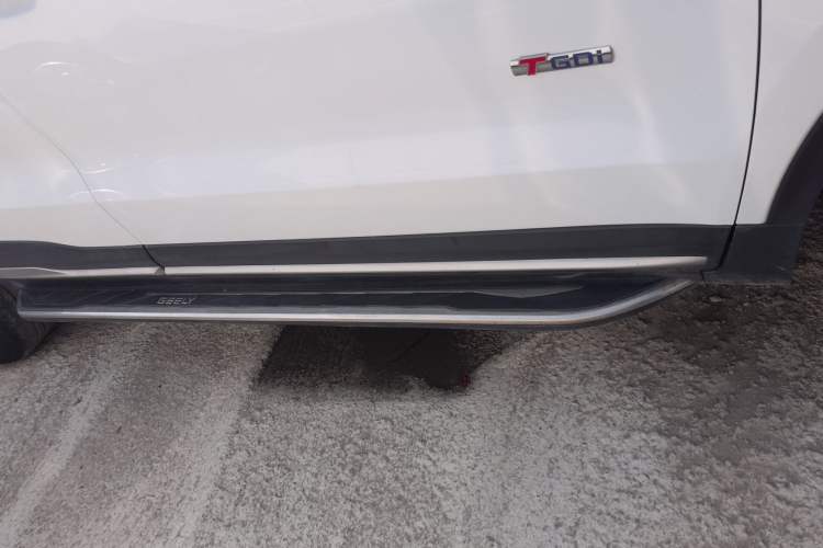 Used Geely Auto Emgrand X7 Sport 2020 1.8TD DCT Two-Wheel Drive Smart Connect 4G-Enabled Version Right Side Sill