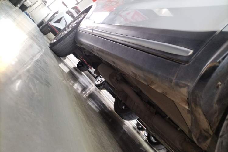 Used Geely Auto Emgrand X7 Sport 2020 1.8TD DCT Two-Wheel Drive Smart Connect 4G-Enabled Version Right Side Sill