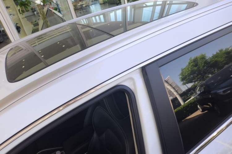 Used Geely Auto Emgrand X7 Sport 2020 1.8TD DCT Two-Wheel Drive Smart Connect 4G-Enabled Version Roof