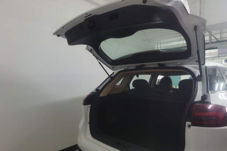 Used Geely Auto Emgrand X7 Sport 2020 1.8TD DCT Two-Wheel Drive Smart Connect 4G-Enabled Version Trunk