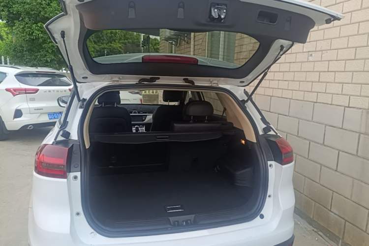 Used Geely Auto Emgrand X7 Sport 2020 1.8TD DCT Two-Wheel Drive Smart Connect 4G-Enabled Version Trunk