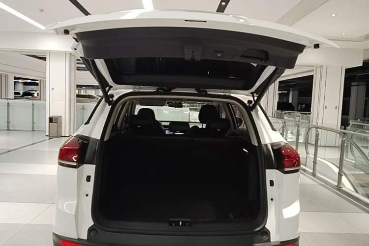 Used Geely Auto Emgrand X7 Sport 2020 1.8TD DCT Smart Connect PRO Trunk