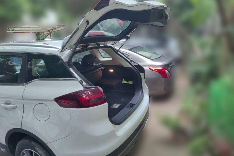 Used Geely Auto Emgrand X7 Sport 2020 1.8TD DCT Two-Wheel Drive Smart Connect 4G-Enabled Version Trunk