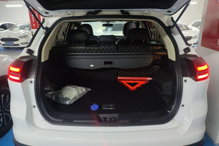 Used Geely Auto Emgrand X7 Sport 2020 1.8TD DCT Two-Wheel Drive Smart Connect 4G-Enabled Version Trunk