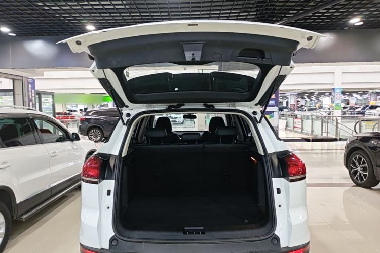 Used Geely Auto Emgrand X7 Sport 2020 1.8TD DCT Smart Connect PRO Trunk