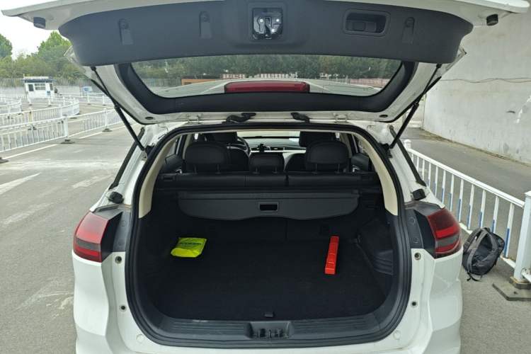 Used Geely Auto Emgrand X7 Sport 2020 1.8TD DCT Two-Wheel Drive Smart Connect 4G-Enabled Version Trunk
