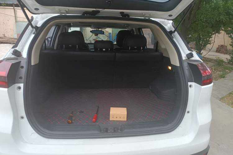 Used Geely Auto Emgrand X7 Sport 2020 1.8TD DCT Two-Wheel Drive Smart Connect 4G-Enabled Version Trunk