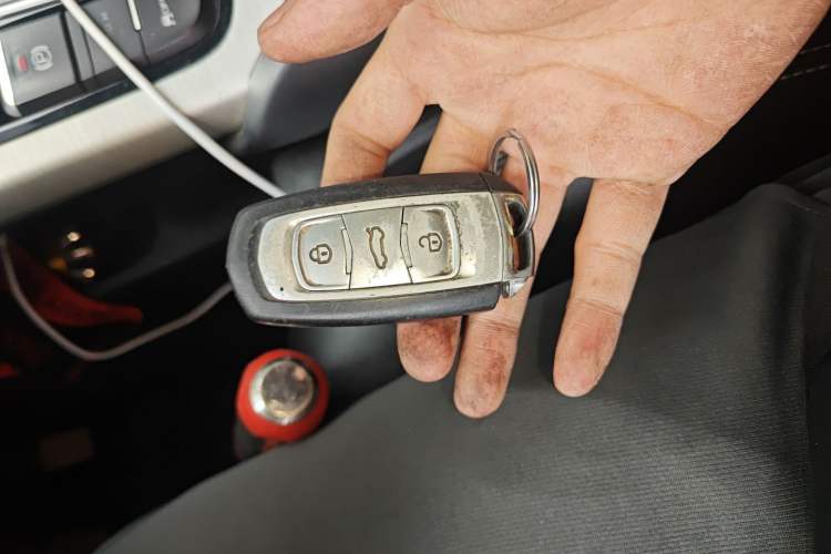 Used Geely Auto Emgrand X7 Sport 2020 1.8TD DCT Two-Wheel Drive Smart Connect 4G-Enabled Version Vehicle Key
