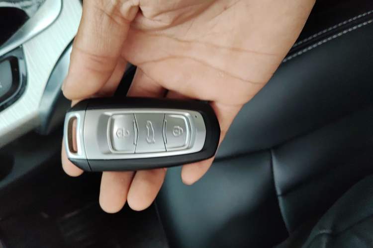 Used Geely Auto Emgrand X7 Sport 2020 1.8TD DCT Two-Wheel Drive Smart Connect 4G-Enabled Version Vehicle Key