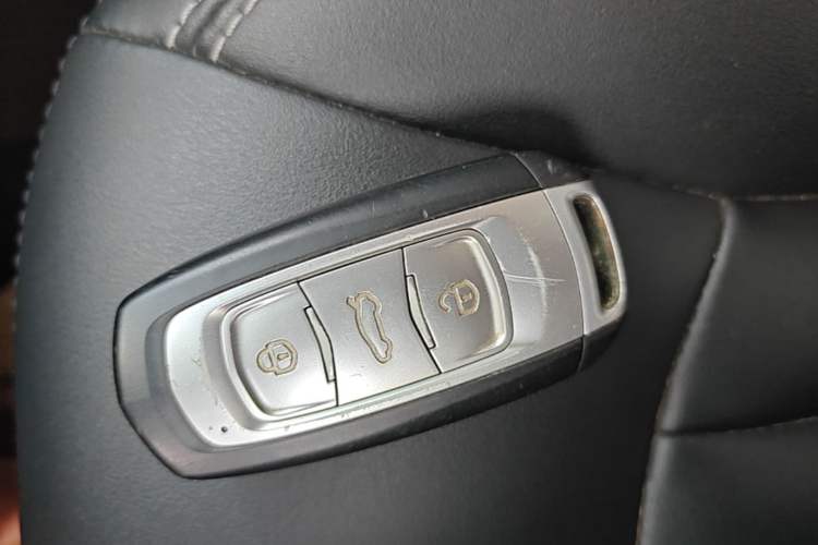 Used Geely Auto Emgrand X7 Sport 2020 1.8TD DCT Two-Wheel Drive Smart Connect 4G-Enabled Version Vehicle Key