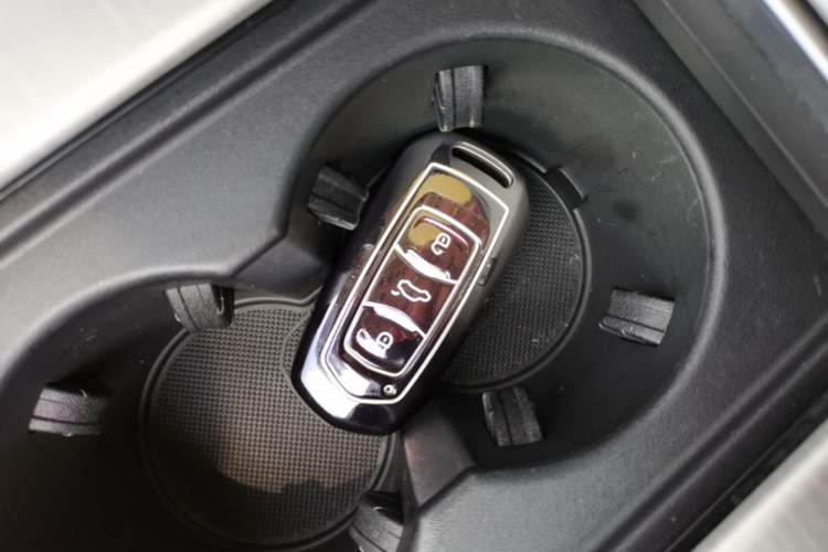 Used Geely Auto Emgrand X7 Sport 2020 1.8TD DCT Two-Wheel Drive Smart Connect 4G-Enabled Version Vehicle Key
