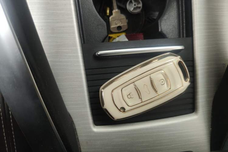 Used Geely Auto Emgrand X7 Sport 2020 1.8TD DCT Two-Wheel Drive Smart Connect 4G-Enabled Version Vehicle Key
