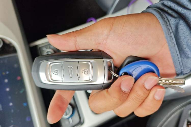 Used Geely Auto Emgrand X7 Sport 2020 1.8TD DCT Two-Wheel Drive Smart Connect 4G-Enabled Version Vehicle Key
