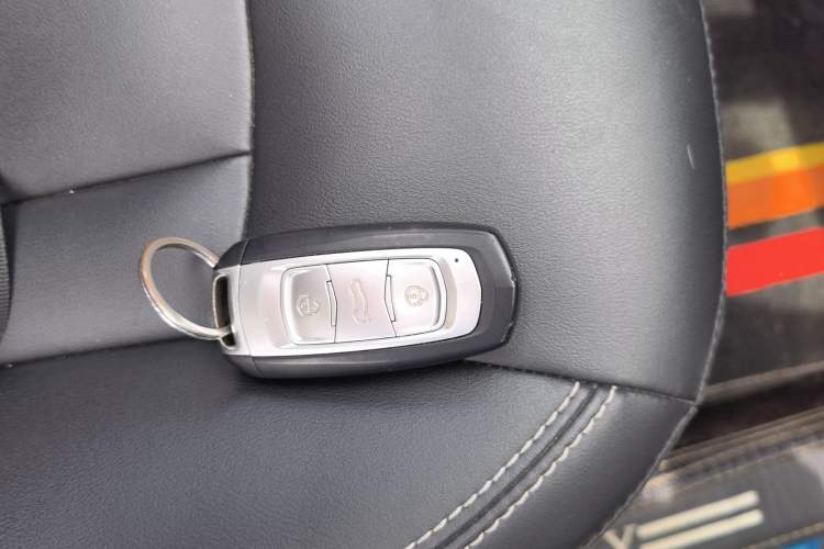 Used Geely Auto Emgrand X7 Sport 2020 1.8TD DCT Two-Wheel Drive Smart Connect 4G-Enabled Version Vehicle Key