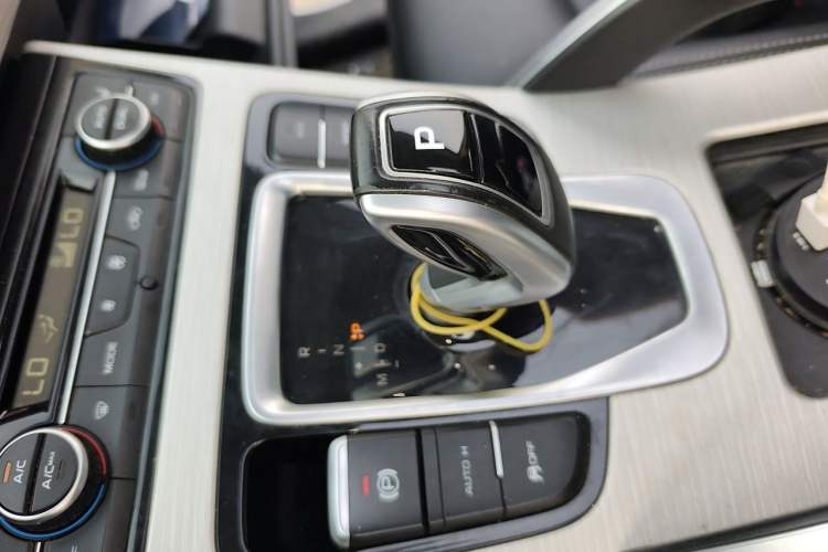 Used Geely Auto Emgrand X7 Sport 2020 1.8TD DCT Two-Wheel Drive Smart Connect 4G-Enabled Version Vehicle Key