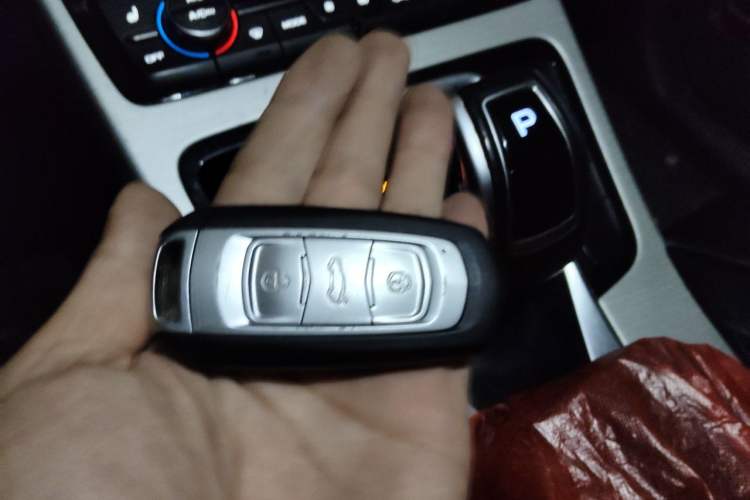 Used Geely Auto Emgrand X7 Sport 2020 1.8TD DCT Two-Wheel Drive Smart Connect 4G-Enabled Version Vehicle Key