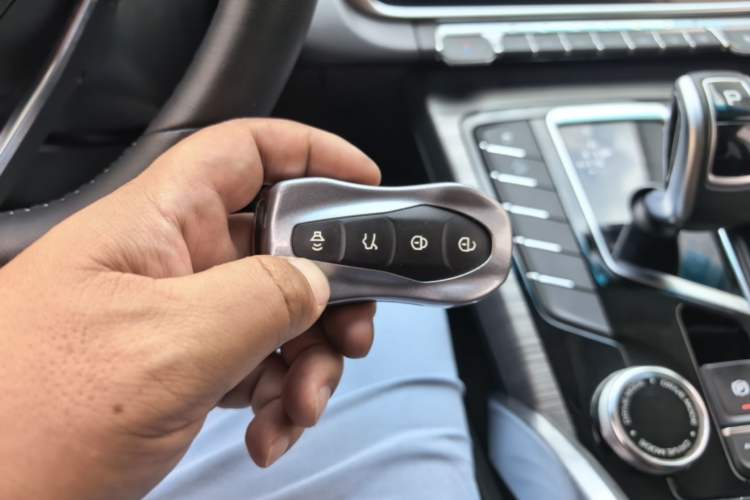 Used Geely Auto Emgrand X7 Sport 2020 1.5TD Automatic Smart Connect PRO Vehicle Key