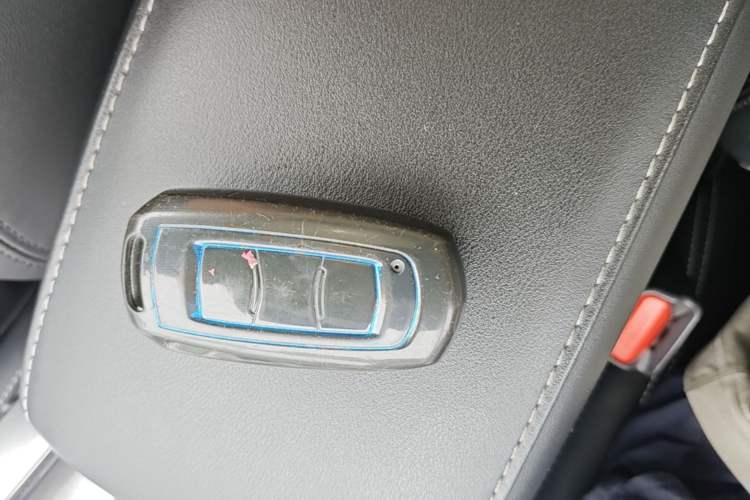 Used Geely Auto Emgrand X7 Sport 2020 1.8TD DCT Two-Wheel Drive Smart Connect 4G-Enabled Version Vehicle Key