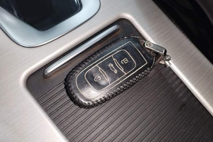 Used Geely Auto Emgrand X7 Sport 2020 1.8TD DCT Two-Wheel Drive Smart Connect 4G-Enabled Version Vehicle Key