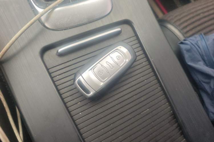 Used Geely Auto Emgrand X7 Sport 2020 1.8TD Manual Two-Wheel Drive Elite Version Vehicle Key